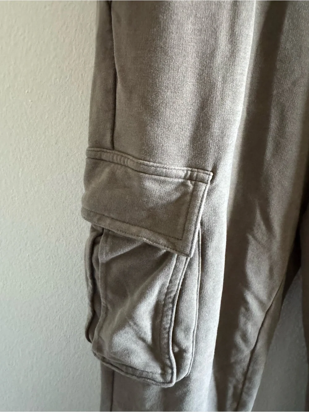 Alo Yoga Unwind Taupe Cargo Jogger Sweatpants size Small